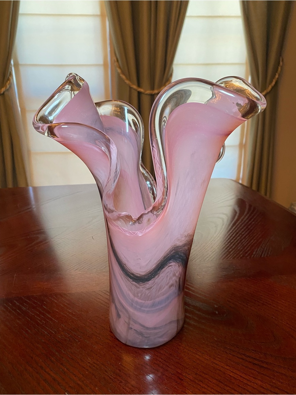 Art glass pink V shaped fancy crimped fan vase. Decorative Home Accent